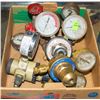 Image 1 : LOT OF ASSORTED VALVES AND GAUGES
