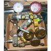 Image 1 : LOT OF ASSORTED VALVES AND GAUGES