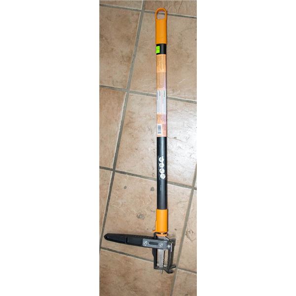 FISKARS TRIPLE CLAW WEEDER