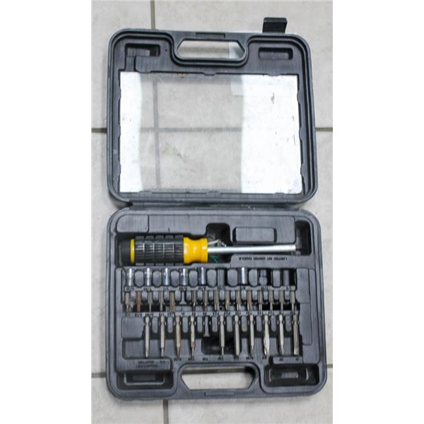 SOCKET BIT SET AS IS