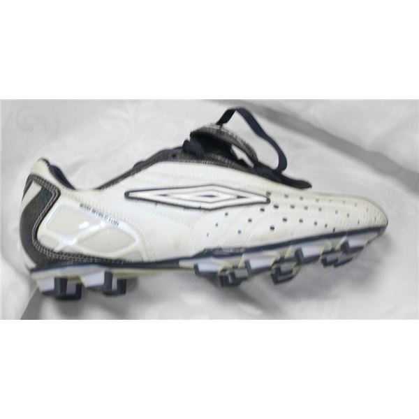 UMBRO SOCCER CLEATS SIZE 7