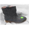 TOMS WOMENS SIZE 6W SUEDE BOOT