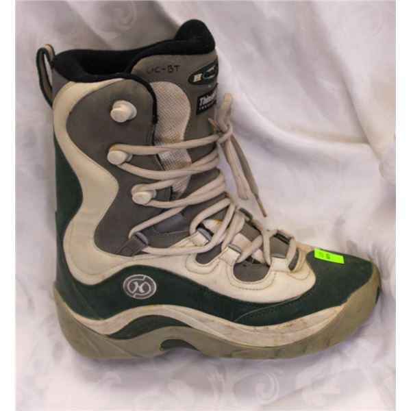 HEELSIDE SIZE 8.5 SNOWBOARD BOOTS