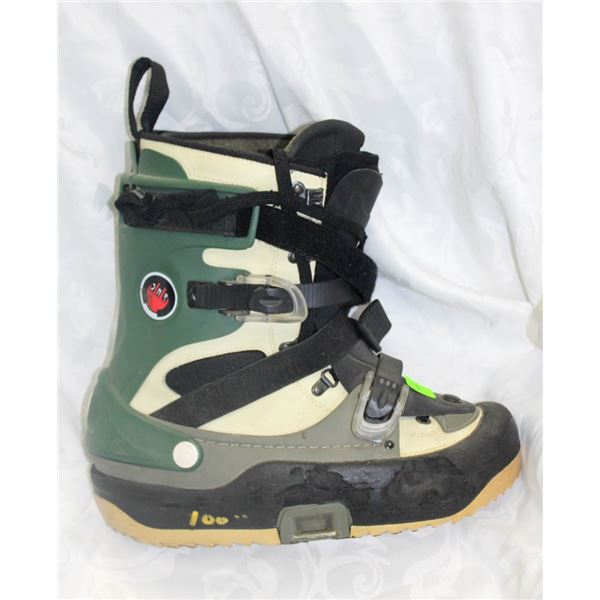 DNR SNOWBOARD BOOTS WITH BINDING