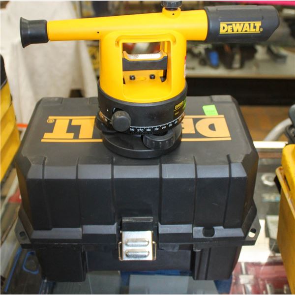 DEWALT DW090 BUILDERS LEVEL IN CASE