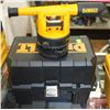 DEWALT DW090 BUILDERS LEVEL IN CASE