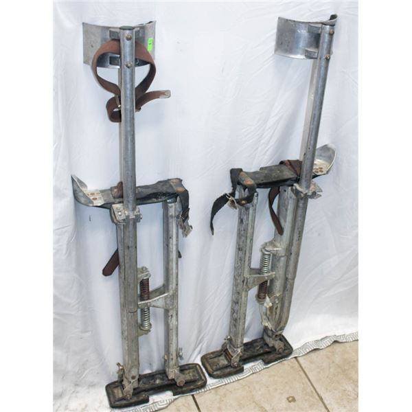 PAIR OF DRYWALLING STILTS