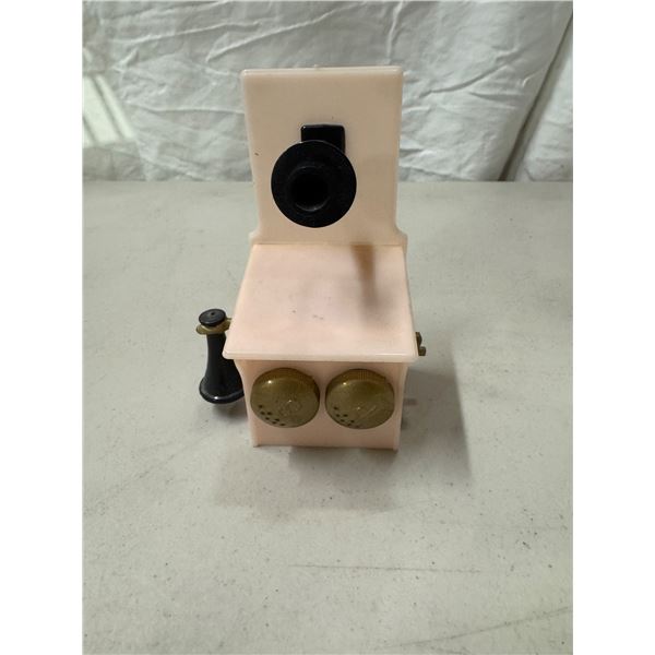 Salt and pepper shaker telephone themed