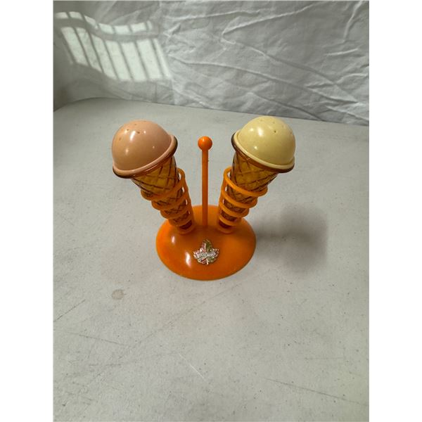 Ice cream cone, vintage salt and pepper shakers
