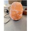 Image 1 : salt lamp