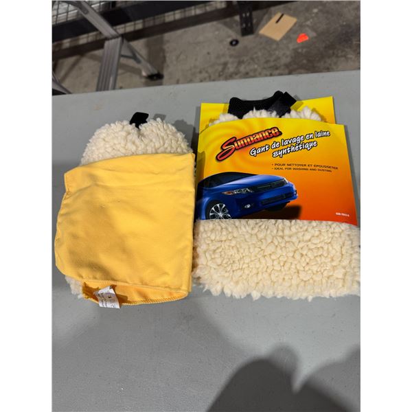 Cleaning cloths and dusting