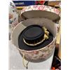 Image 1 : Hat box and hat