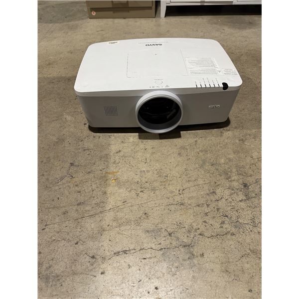 Sanyo WXGA  projector no lens Untested