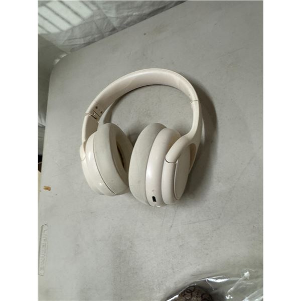 Lenovo headphones white