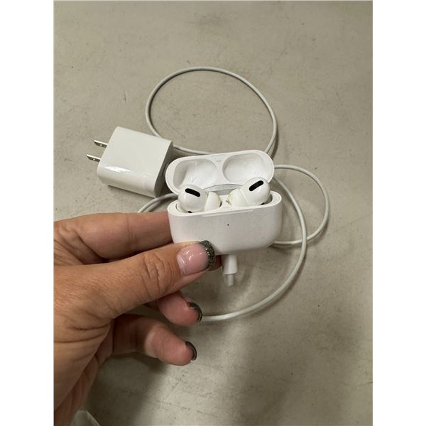 Apple AirPods C/W charger