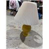 Image 1 : Yellow table lamp