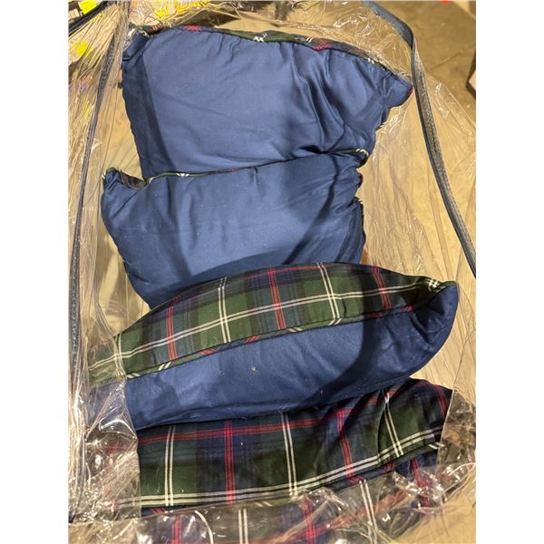 4 throw pillows