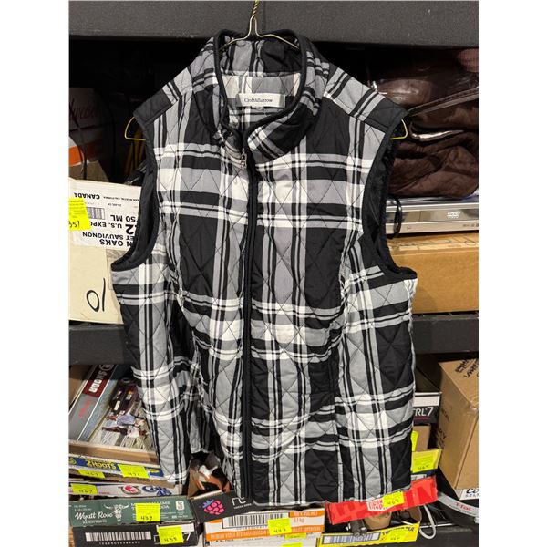 Croft and barrow vest size not shown