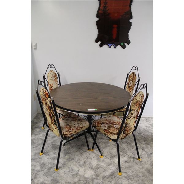 **Vintage Arborite Table & Matching Four Chairs - Table Measurements: 41.5" x 29"