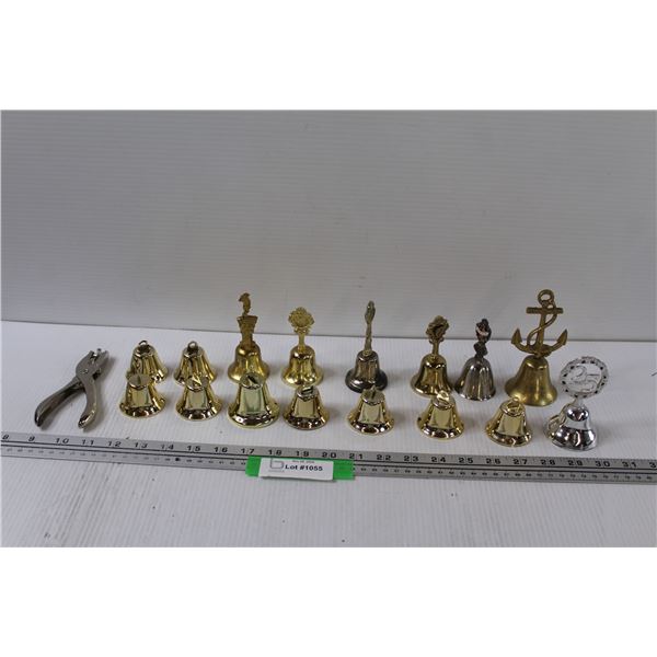 (16) Jingle Bells - Assorted & Hole Puncher