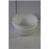 Image 3 : (2) Milk Glass Fire King Bowls