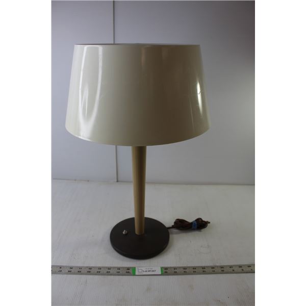 White Shade Lamp 21 3/4" Tall- Working