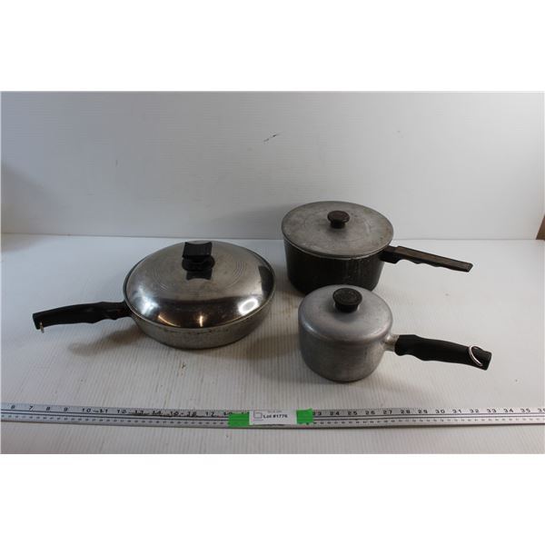 (2) Cooking Pots and Frying Pan with Lids