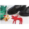 Image 3 : Moose and Garfield Ornaments, Saskatchewan Roughriders Gloves, Clothes Rack, High Boots - Size 12 an