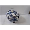 Image 8 : Rose Brocade Porcelain Tea Pot, Tea Cozy