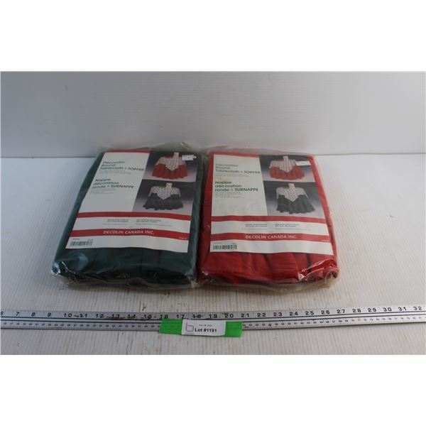 (2) Christmas Decorative Tablecloth Sets