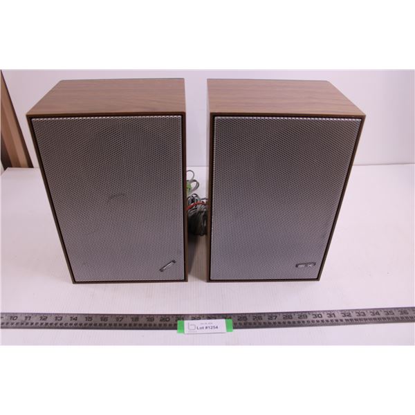 (2) Summit Skyline Audio Speakers XP130