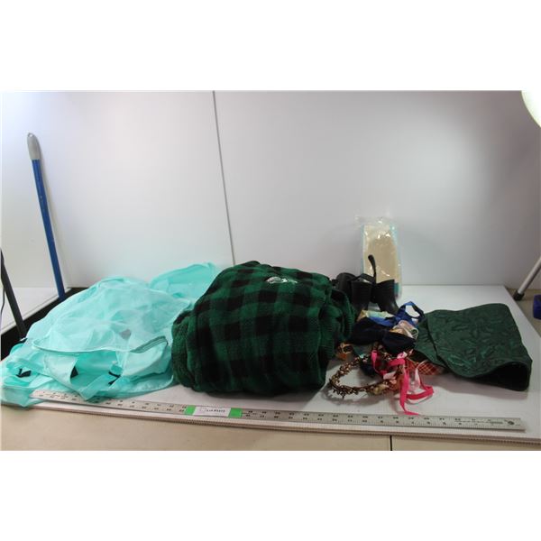 Saskatchewan Roughriders Robe- L/XL, Travel bags, Belt, Pet Boots, Misc.