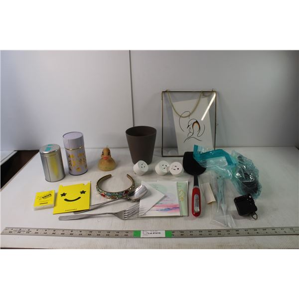 (3) Smart Plugins, (2) David's Tea Containers, Misc.