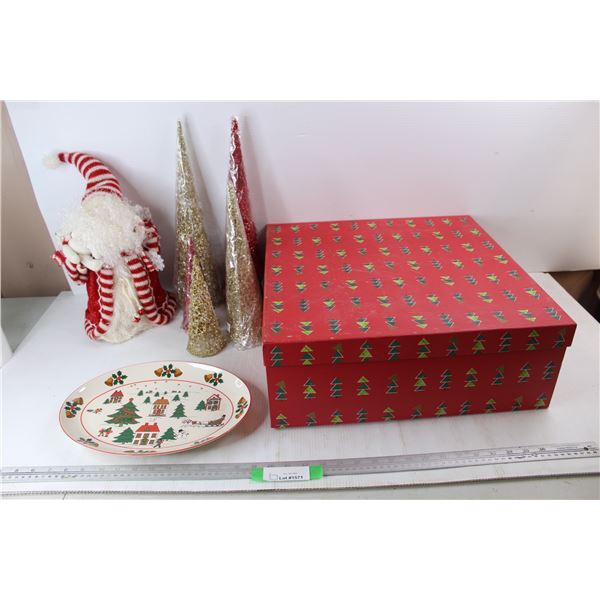 Gift Box, 18.5'' x 18.5'' x 7'', Fine China Christmas Themed Plate, Misc.