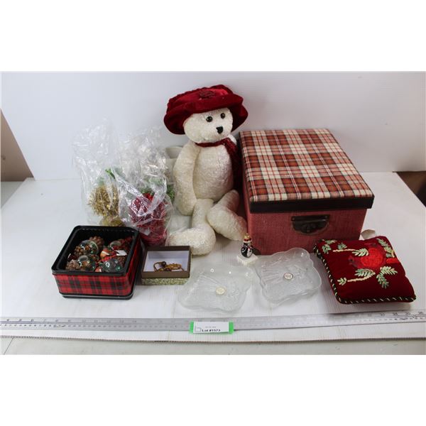 Gift Box, 10.5'' x 14'' x 6.5'', Various Christmas Tree Decorations, Misc.