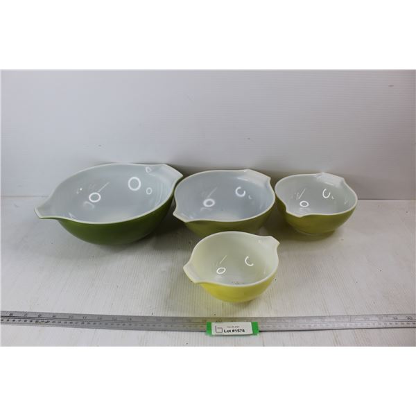 Set of Vintage Pyrex Cinderella Bowls