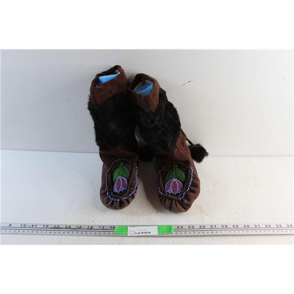 Mukluks - Size 8