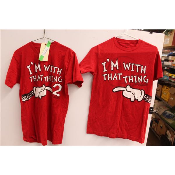 * Couple T Shirts - Size S - I'm With That Thing - Dr. Seuss