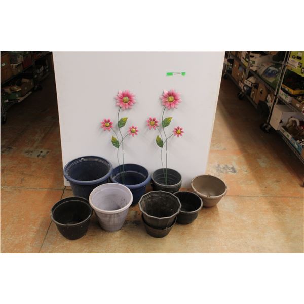 *(12) Planters and Metal Floral Decor