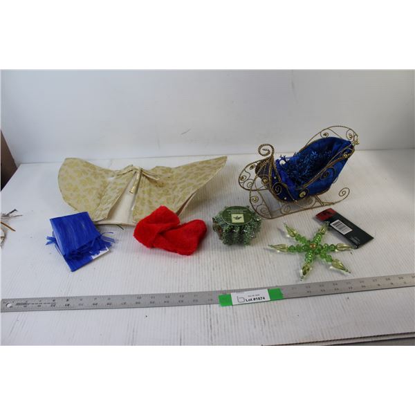 Sleigh, Snowflake Ornaments, Ribbon