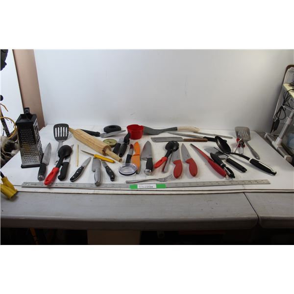 Assorted Cutlery and Kitchen Ware, Kitchen Knives