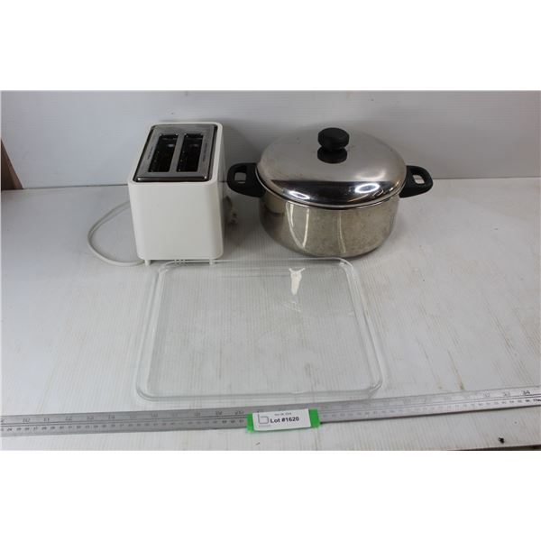 Everyday Essentials Toaster - Powers On, Square Glass Books, Misc.