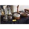 Image 1 : COLLECTION OF CERAMIC COVERED BOWLS & DISHES (17 PCS)