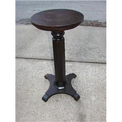 Pedistal table