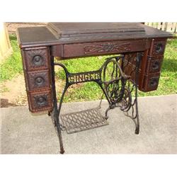 Singer machine in orign. Cabinet & Base