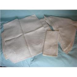 Linens-tablerunner, 8 placemats/napkins