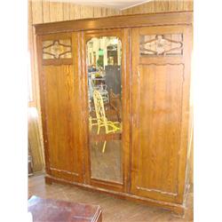 Triple Amoire w/beveled mirror