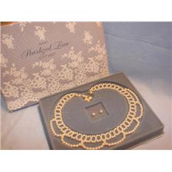 Pearlized lace necklace & earing set