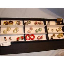 18 pairs of earings