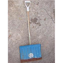 Snow shovel